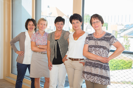 Ein Gruppenbild der Mitarbeiterinnen Doris Hildebrandt, Marion Zimmermann, Elisabeth Laurer, Brigitte Stallhofer, Katharina Weber